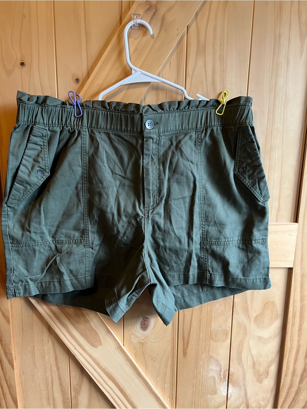 Old Navy High Ruffle Waist Olive Green Cargo Shorts Size XL Beach Summer Spring